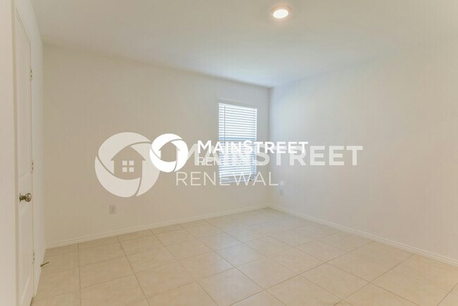 Building Photo - 3 Bedroom Pet-Friendly Home in Fort Worth, TX with Main Street Renewal