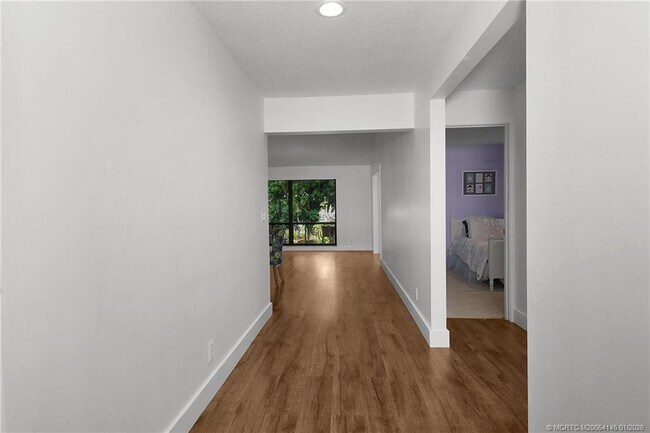 Building Photo - 2225 SW Creekside Dr