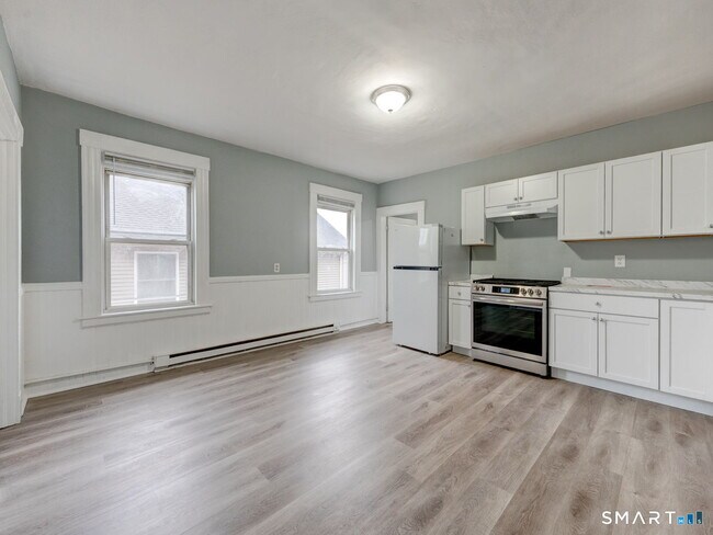 Building Photo - 115 Silver St