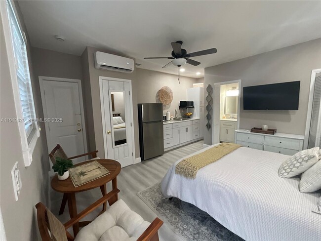 Building Photo - 8638 SW 50th St