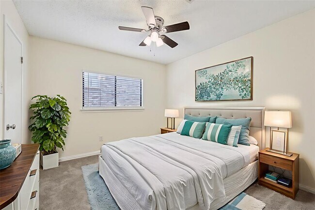 Building Photo - 2703 Vinson Ct