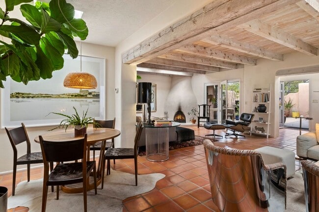 Building Photo - 303 Calle Loma Norte