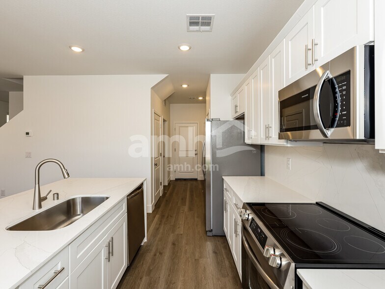 Building Photo - 8708 N Begonia Ct