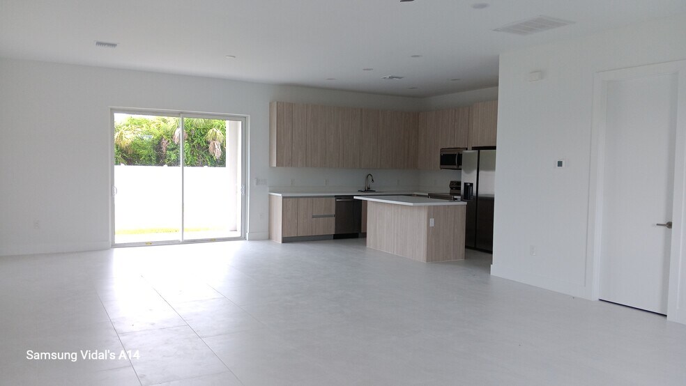 Building Photo - 161 Antilla Dr