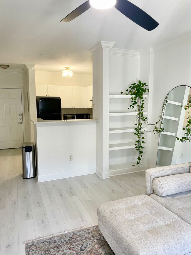 Building Photo - 304 E South St