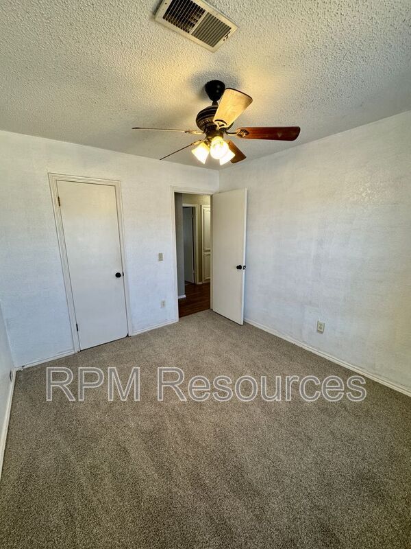 Building Photo - 8317 Woodhue Dr