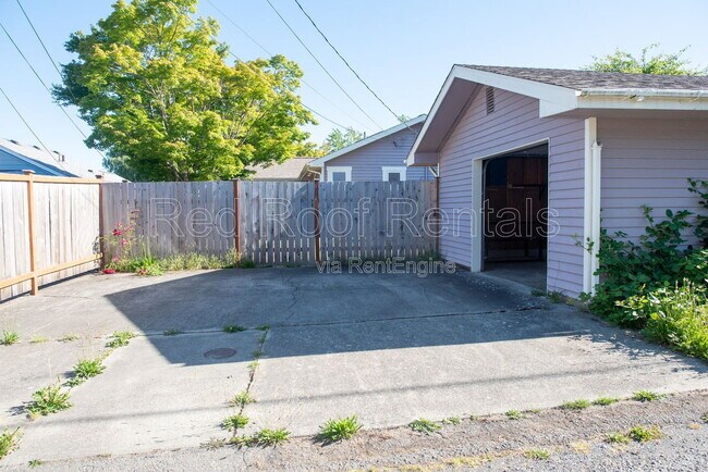 Building Photo - 4840 N 8th St