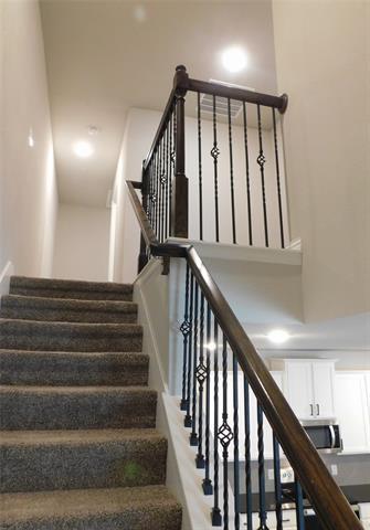 Building Photo - 2229 Davenport Dr