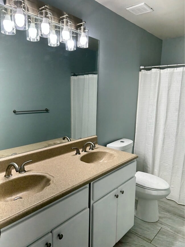 Guest bathroom - 52560 Avenida Navarro