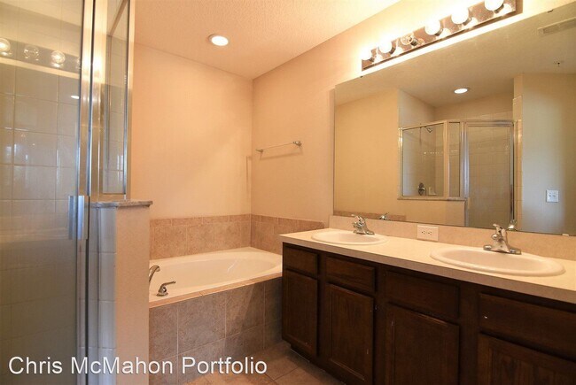Building Photo - 10618 Regent Square Dr