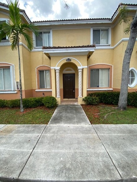 Primary Photo - 2840 SE 15th Rd