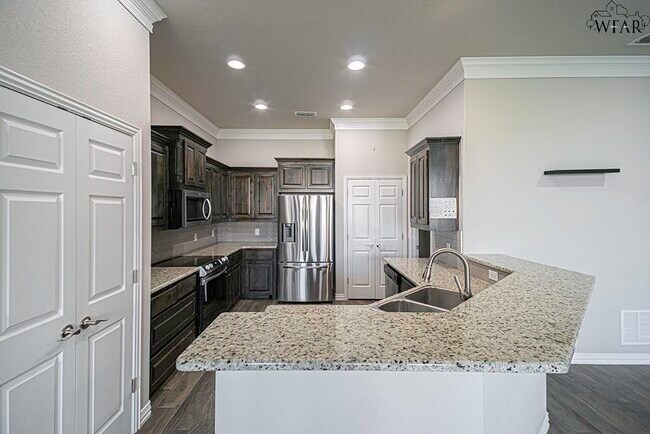 Building Photo - 5007 Southfork Dr