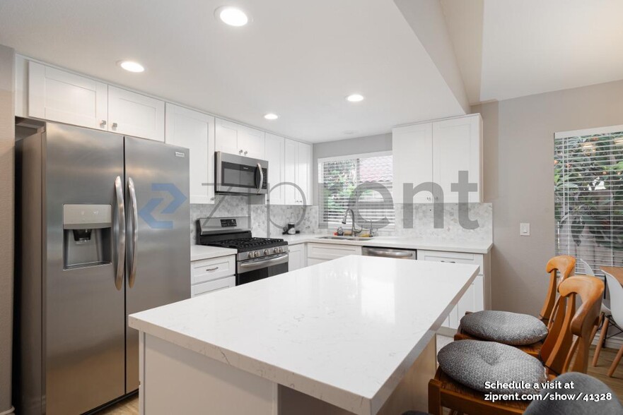 Building Photo - 9453 Stargaze Ave