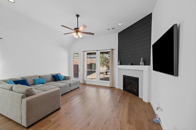 Building Photo - 2130 Sun Meadow Dr
