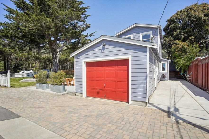 Building Photo - 400 Paloma Ave
