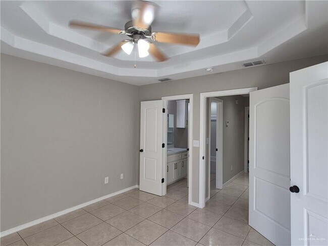 Building Photo - 19 Jade St