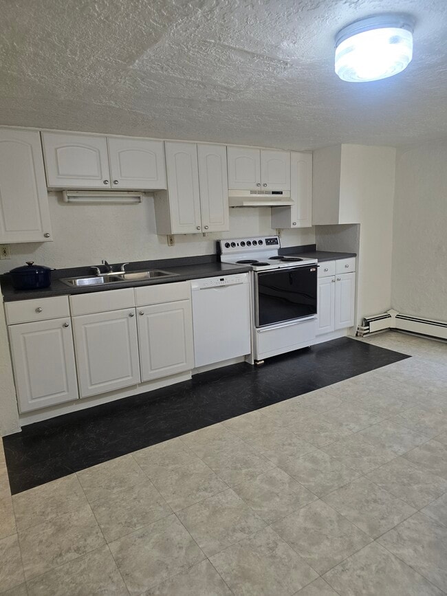 Building Photo - 708 Erie St