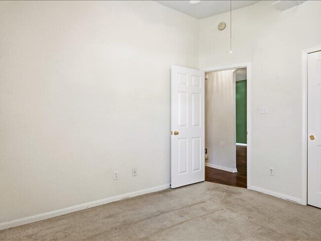Building Photo - 1500 Ashberry Trail