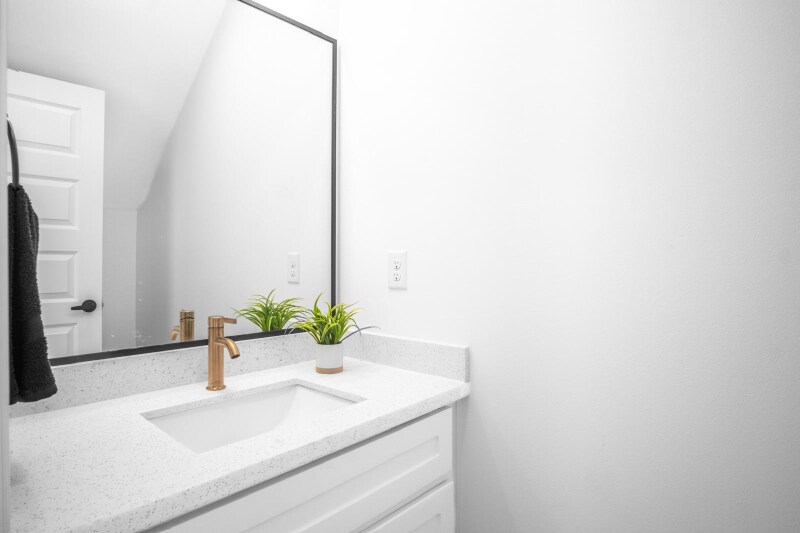 Building Photo - 2701 Harmony St