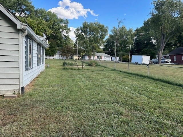 Building Photo - 417 N John St