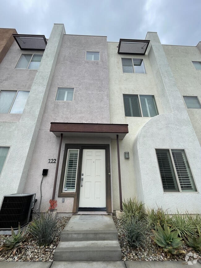 Building Photo - 380 Tesoro Gln
