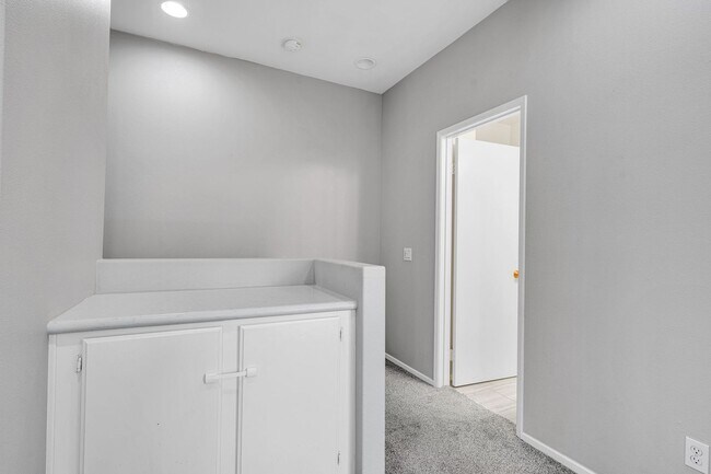 Building Photo - 1704 Cal Orchid Pl