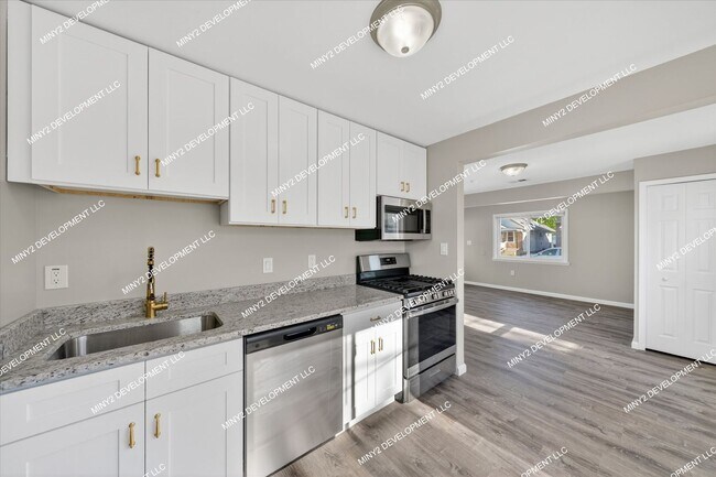 Building Photo - 12862 Georgiana Ave