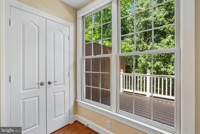 Building Photo - 417 Winding Rose Dr