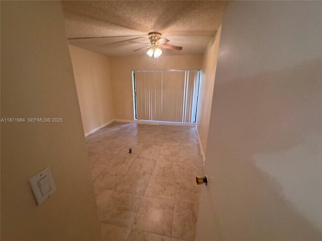 Building Photo - 6521 Racquet Club Dr