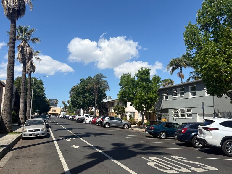 Building Photo - 933 E 1st St