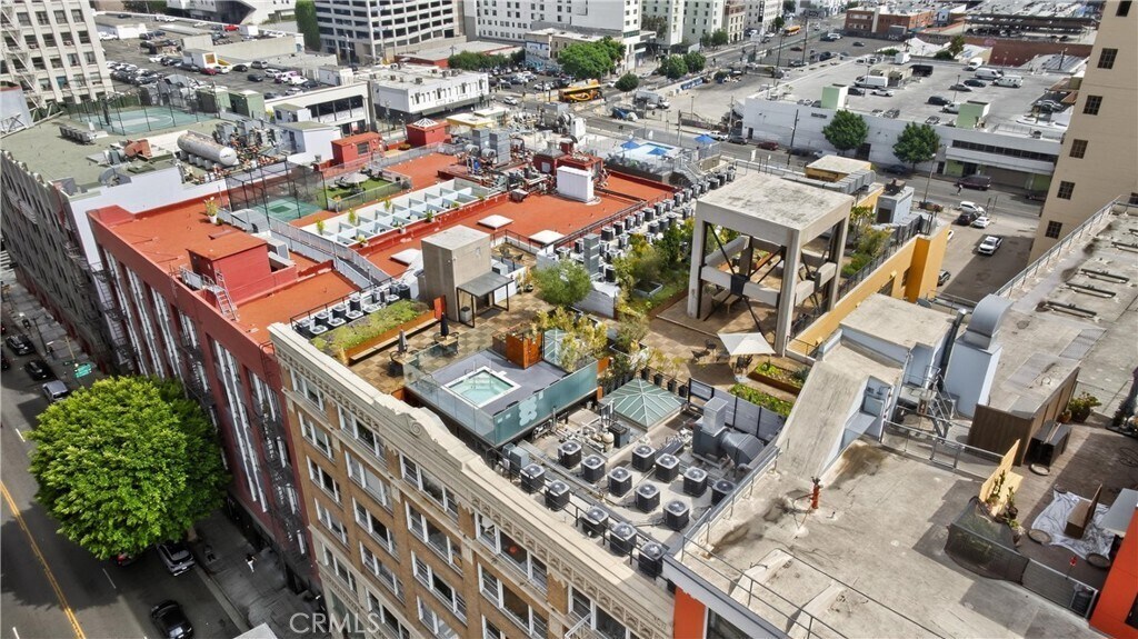 Building Photo - 738 S Los Angeles St