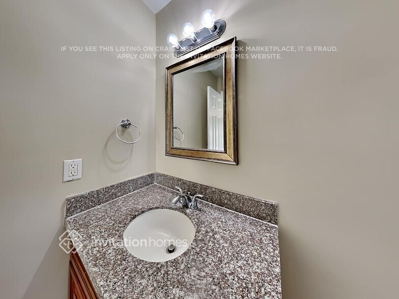 Building Photo - 359 Las Palmas St