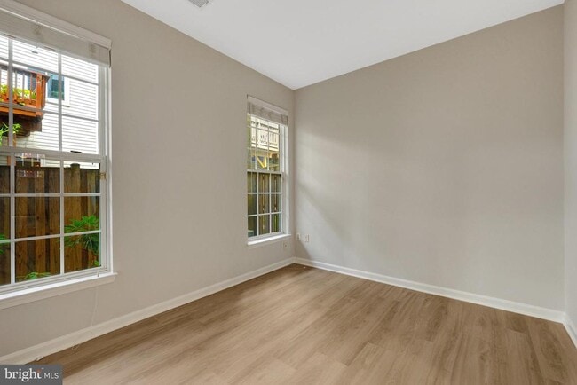 Building Photo - 12913 Wood Cres Cir