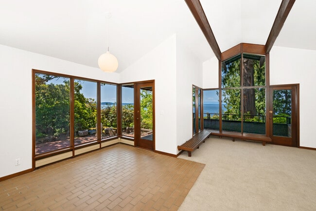 Building Photo - 9309 Fauntleroy Wy SW