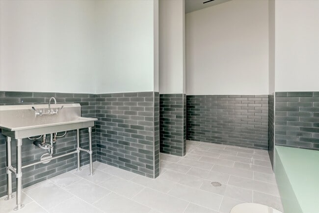 Building Photo - 44 East Ave