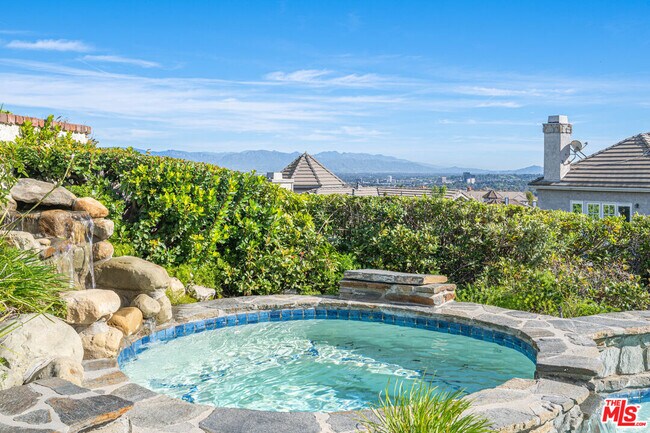 Building Photo - 6024 Paseo La Vista