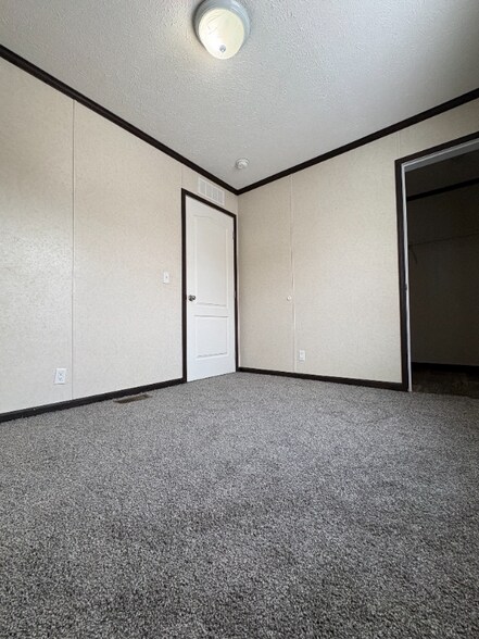 Building Photo - 322 Basket Branch