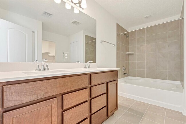 Building Photo - 9423 Castillo Ct