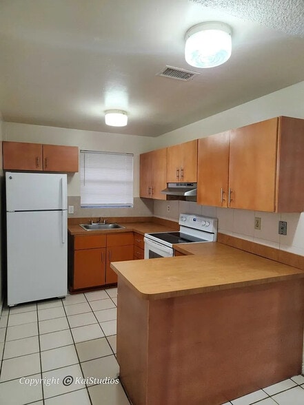 Building Photo - 800 NE 14th St