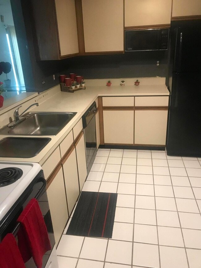 Building Photo - 27430 Evergreen Rd