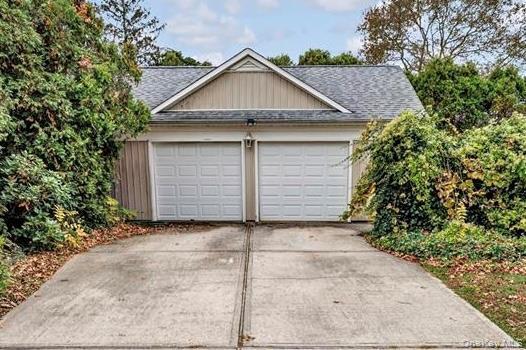 Building Photo - 489 Elton St