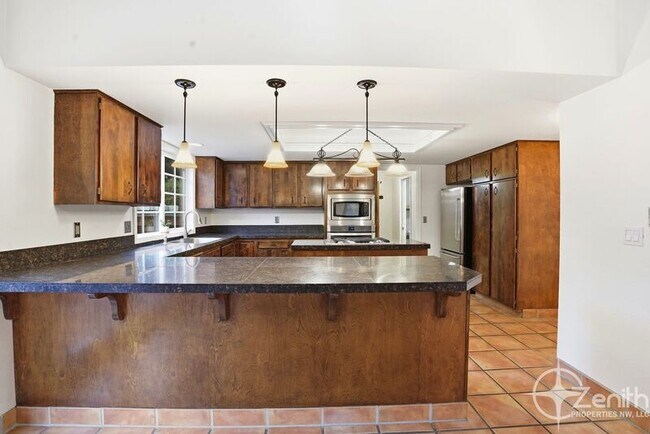 Building Photo - 13902 NE Piper Rd