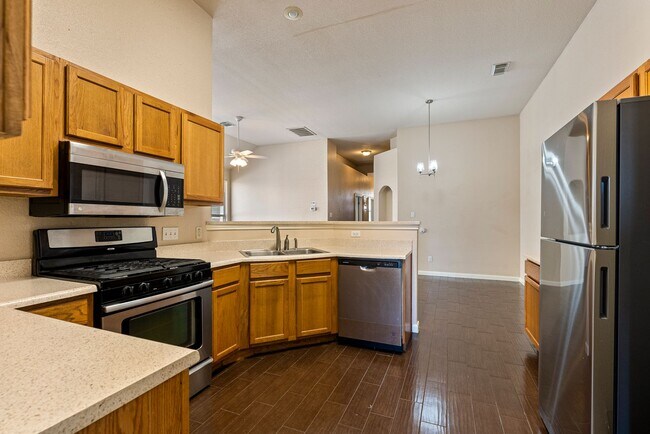 Building Photo - 2822 Southampton Way