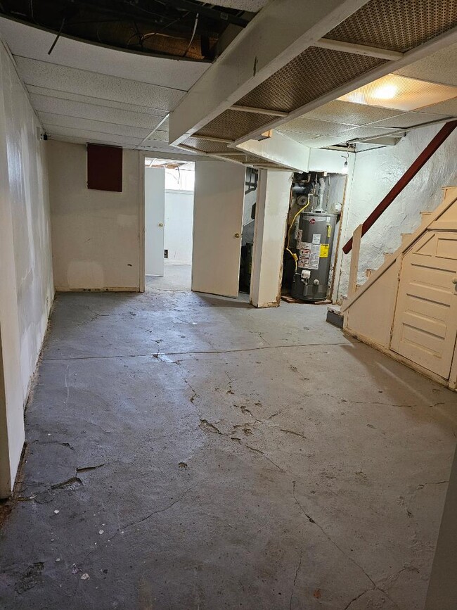 Building Photo - 5711 Dunlap St