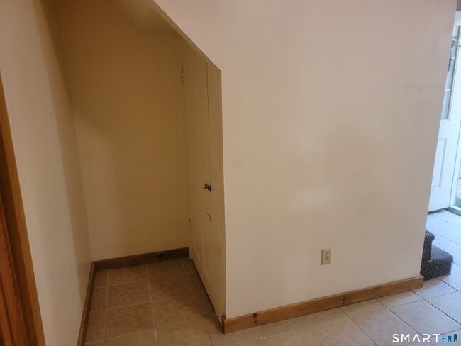 Building Photo - 366 Hartford Pike