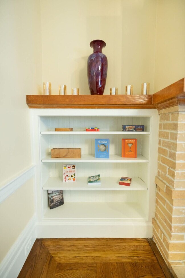 Building Photo - 1107 Broadway-SI ID1309749P