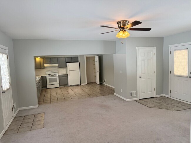 Building Photo - Austin - 10016/10020