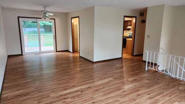 Building Photo - 708 E Eddington Ct