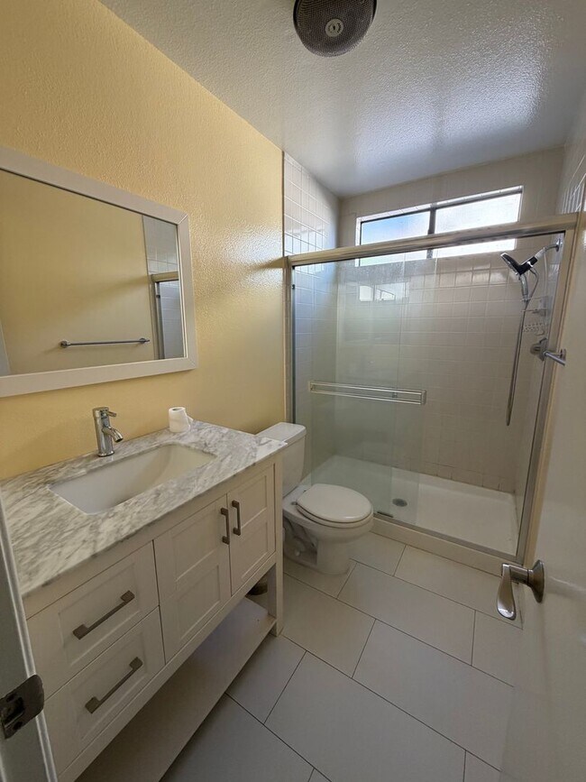 Building Photo - Hollywood Luxury 2 Bed Condo!