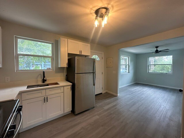 Building Photo - Beautifully Renovated 4 Bedroom Home With Modern Finishes